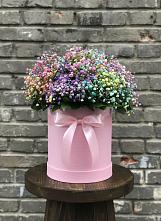 Цветочная композиция из Гипсофила и Розы в шляпной коробке в Вольно-Надеждинское