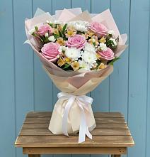 Букет цветов из:  Гвоздики, Орхидеи и Розы в Вольно-Надеждинское
