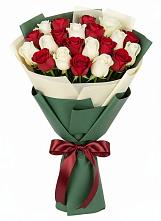 Букет Микс из красных и белых роз в Вольно-Надеждинское