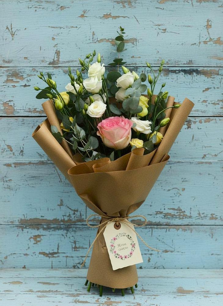 Букет цветов из: Розы и Лизиантусы в Вольно-Надеждинское