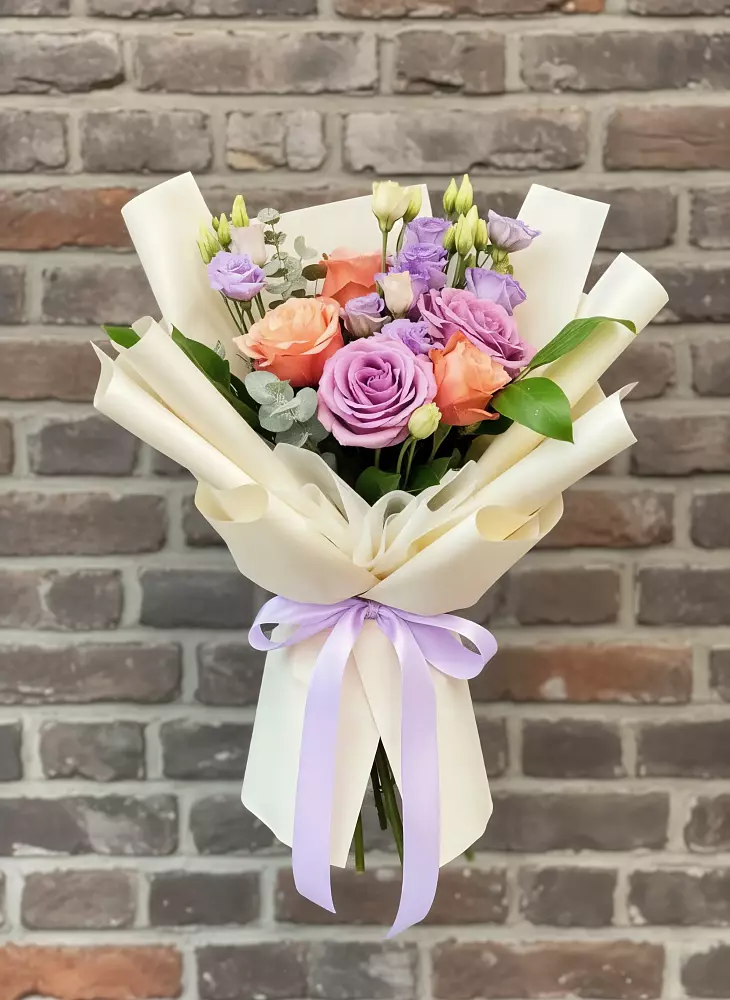 Букет цветов из: Лизиантусы и Розы в Вольно-Надеждинское