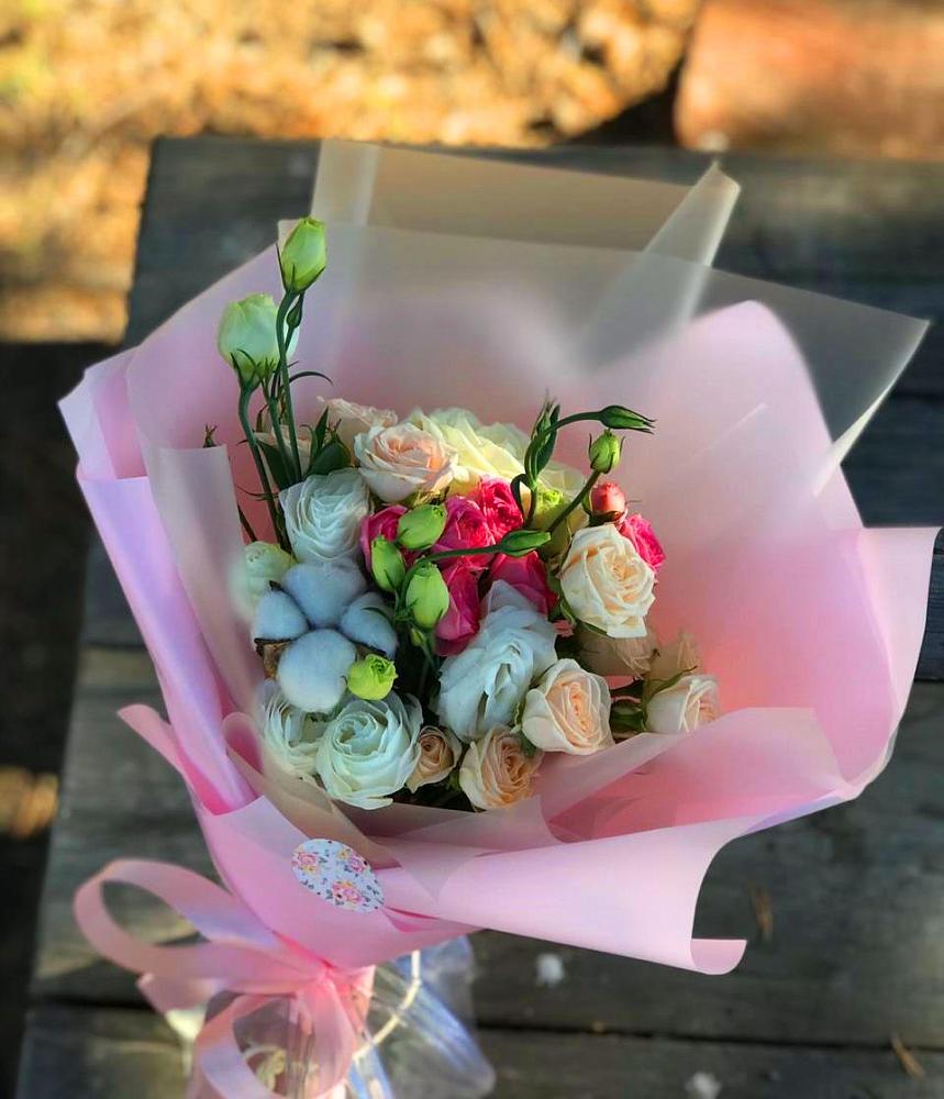 Букет цветов из: Розы и Лизиантусы в Вольно-Надеждинское