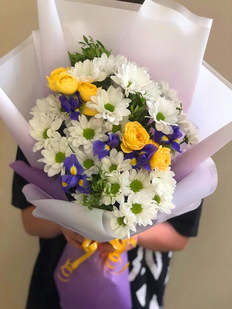Букет цветов из: Ирисы, Хризантемы и Розы в Вольно-Надеждинское