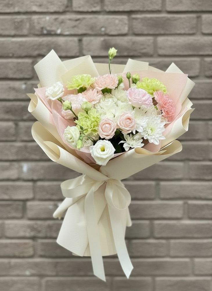 Букет цветов из: Гвоздики, Розы, Лизиантусы и Хризантемы в Вольно-Надеждинское