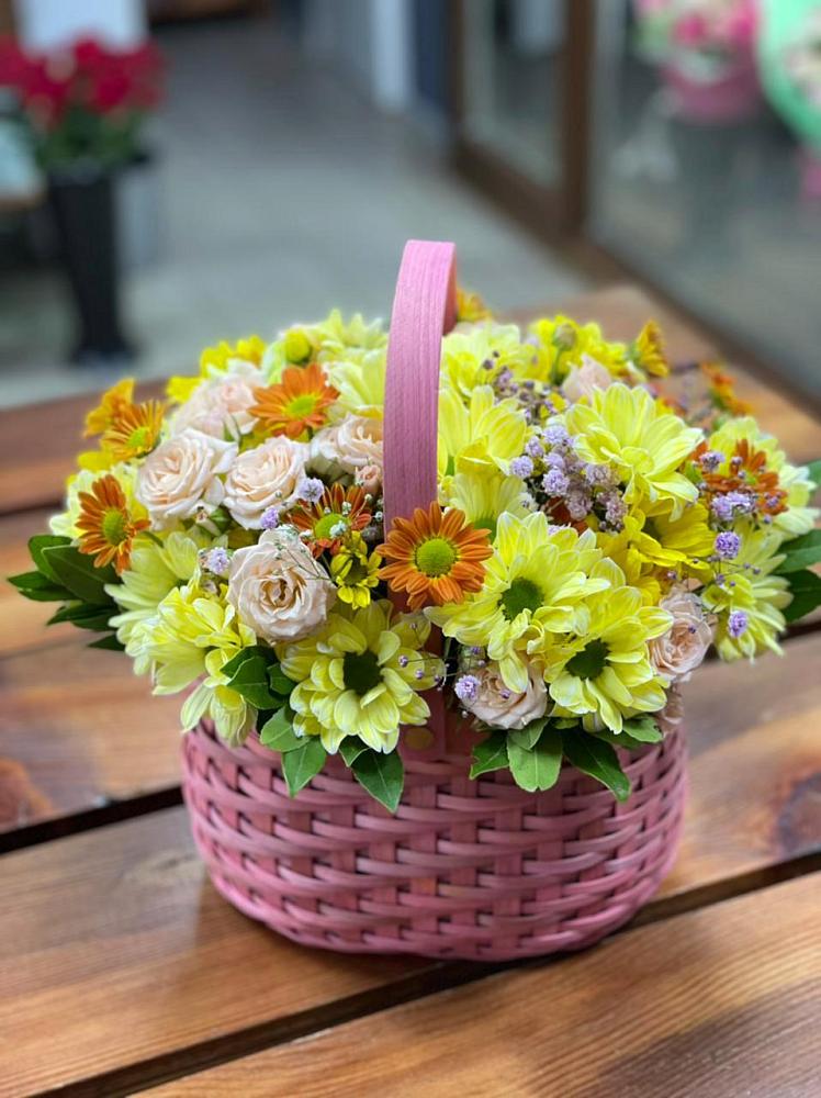 Цветочная композиция из Хризантемы и Розы в корзине в Вольно-Надеждинское