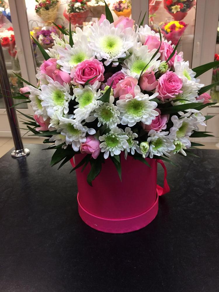 Цветочная композиция из Розы и Хризантемы в шляпной коробке в Вольно-Надеждинское