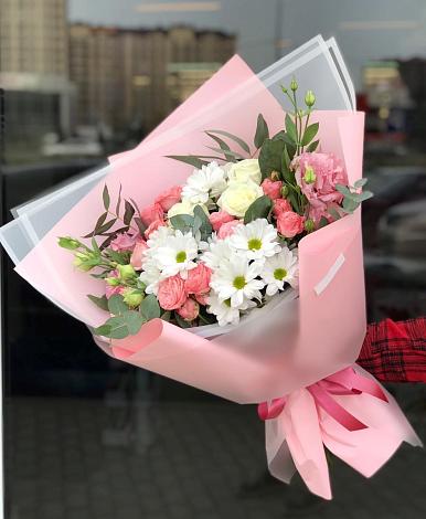 Букет цветов из: Розы, Лизиантусы и Хризантемы в Вольно-Надеждинское