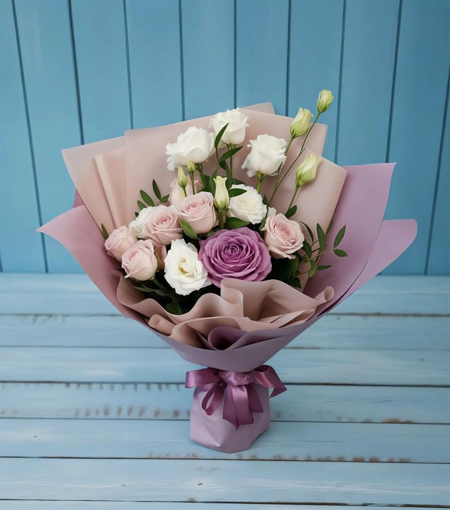 Букет цветов из: Розы и Лизиантусы в Вольно-Надеждинское